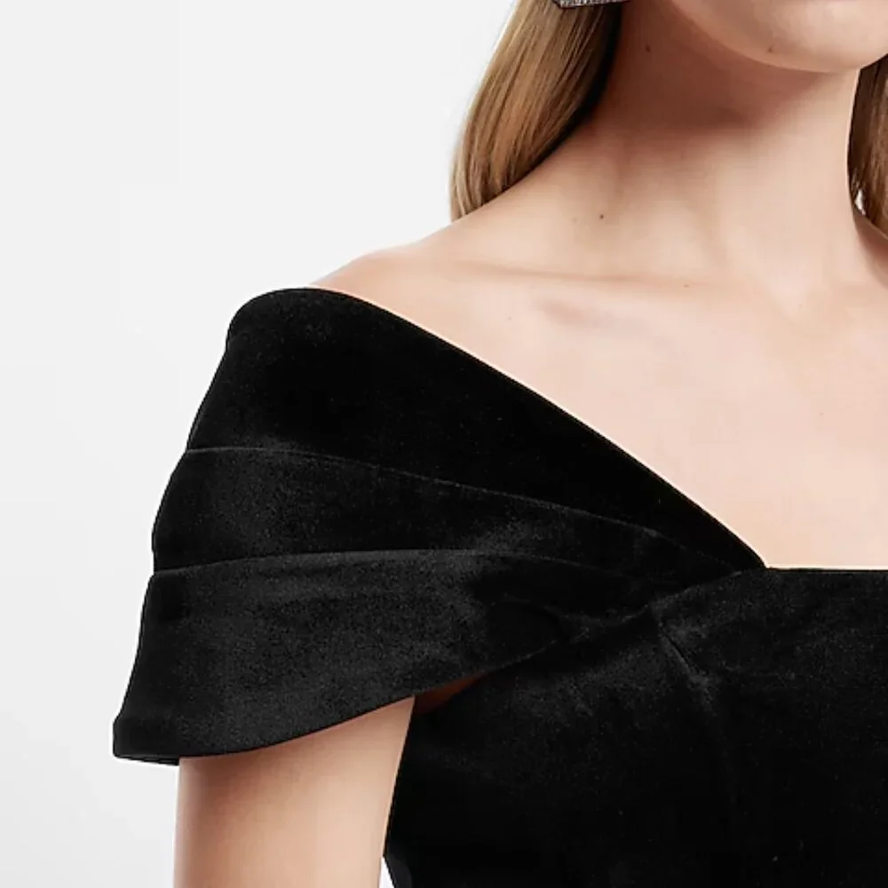 EXPRESS Off The Shoulder Mini COCKTAIL PARTY BLACK VELVET Dress XS NWT - Picture 6 of 9
